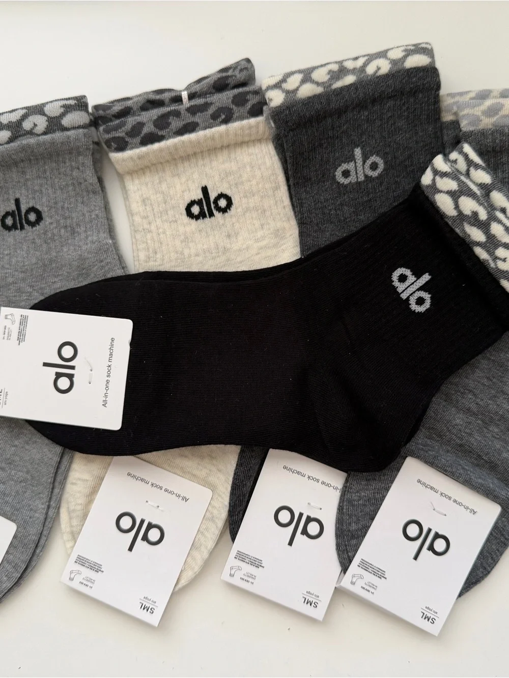 (M) ALO Yoga women's socks 5 pairs Crew Socks - Black, Cream & Multiple Grays